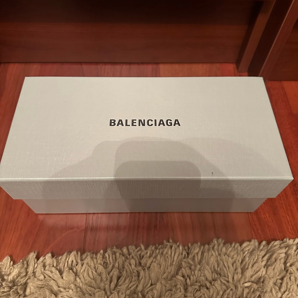 Balenciaga women’s black pool slides US size 10/ EUR size 40 - Picture 2 of 4